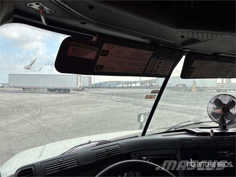 Freightliner Cascadia 125 6x4 T/A Sleeper Truck Tractor Sattelzugmaschinen
