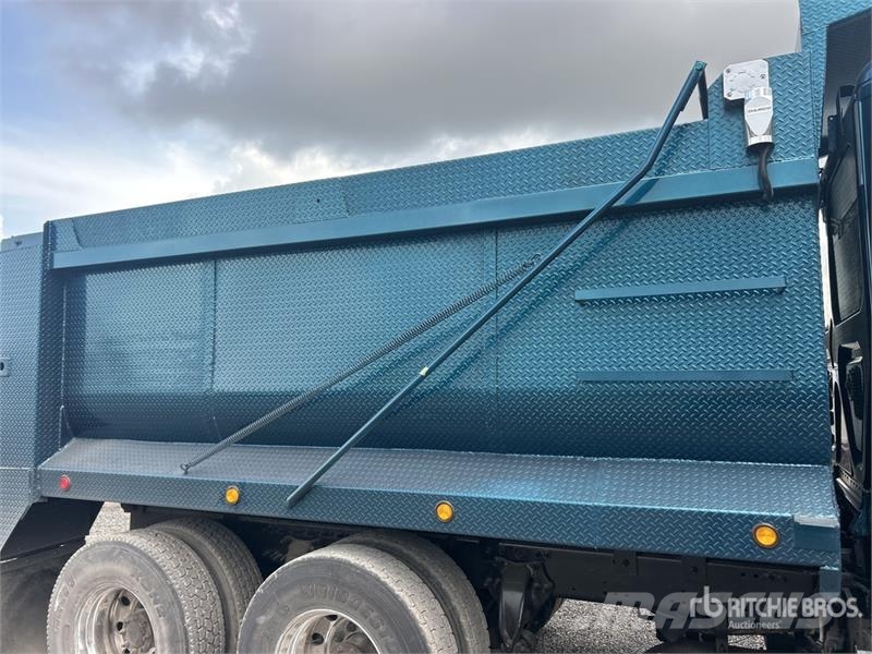 Freightliner Cascadia 113 Camion benne