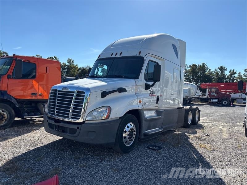 Freightliner Cascadia 125 6x4 T/A Sleeper Truck Tractor (Inoper Nyergesvontatók