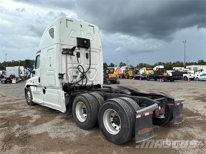 Freightliner Cascadia 125 6x4 T/A Sleeper Truck Tractor Naudoti vilkikai