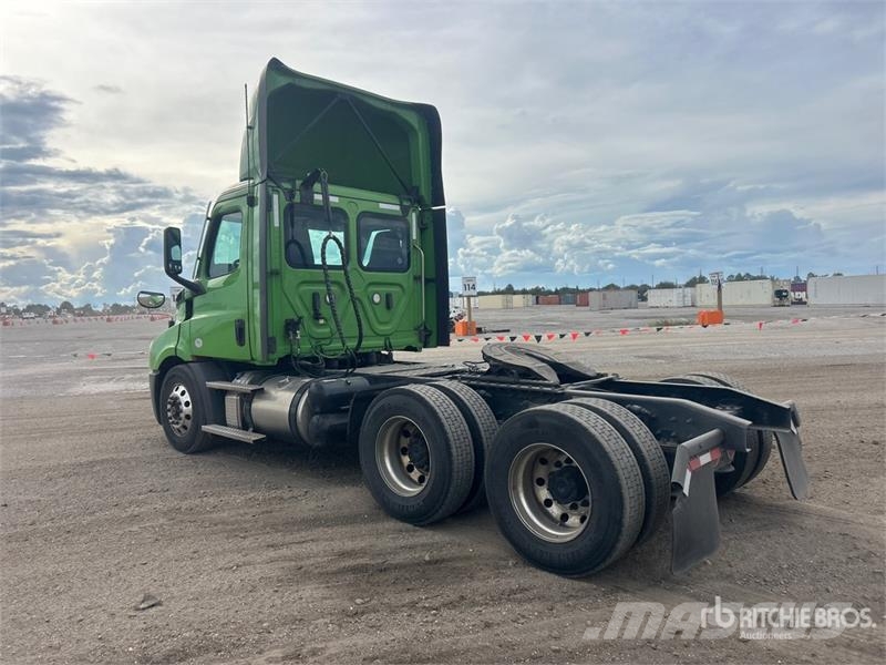 Freightliner Cascadia 116 Vilcēji