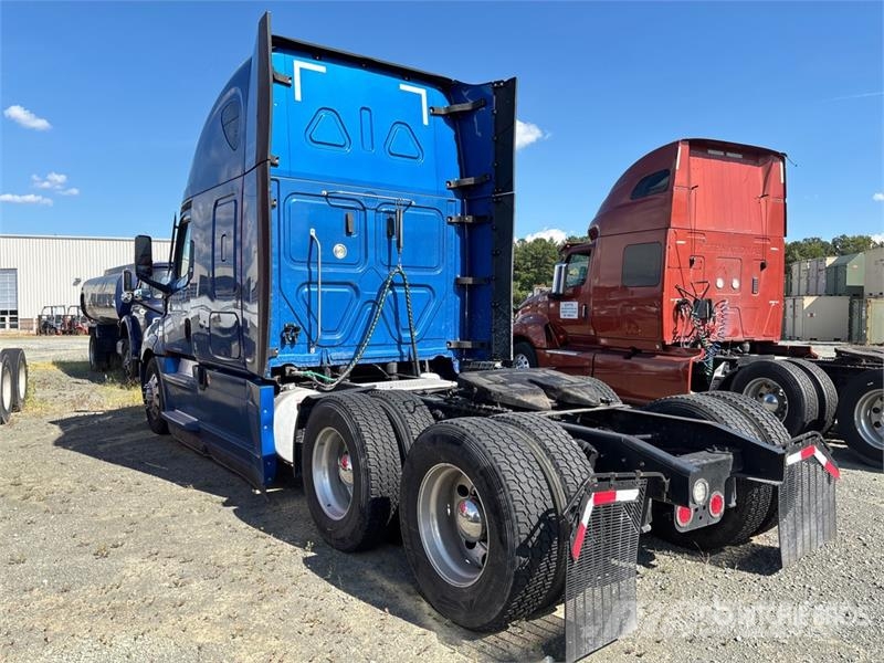 Freightliner Cascadia 126 6x4 T/A Sleeper Truck Tractor Sadulveokid