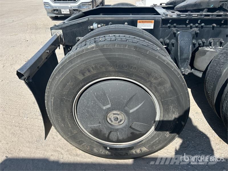 Freightliner Cascadia 126 6x4 T/A Sleeper Truck Tractor Tegljači