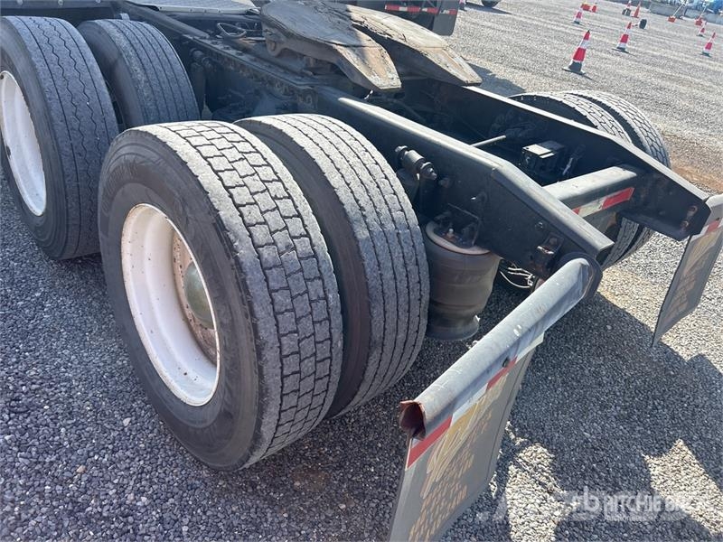 Freightliner Cascadia 125 6x4 T/A Sleeper Truck Tractor Trekkvogner