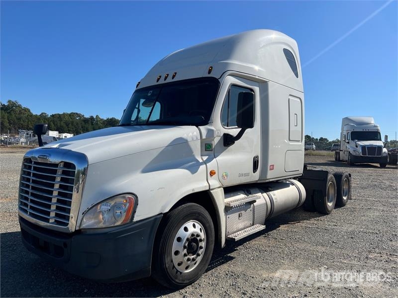 Freightliner Cascadia 6x4 T/A Sleeper Truck Tractor Vlačilci