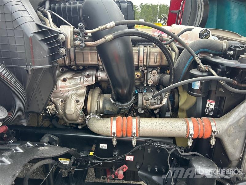Freightliner Cascadia 126 6x4 T/A Sleeper Truck Tractor Vilcēji