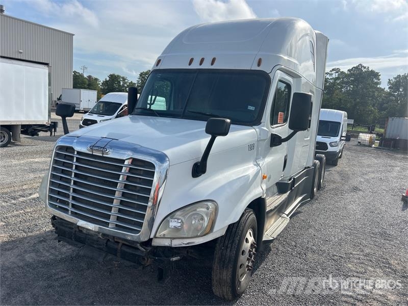 Freightliner Cascadia 125 6x4 T/A Sleeper Truck Tractor (Inoper Çekiciler