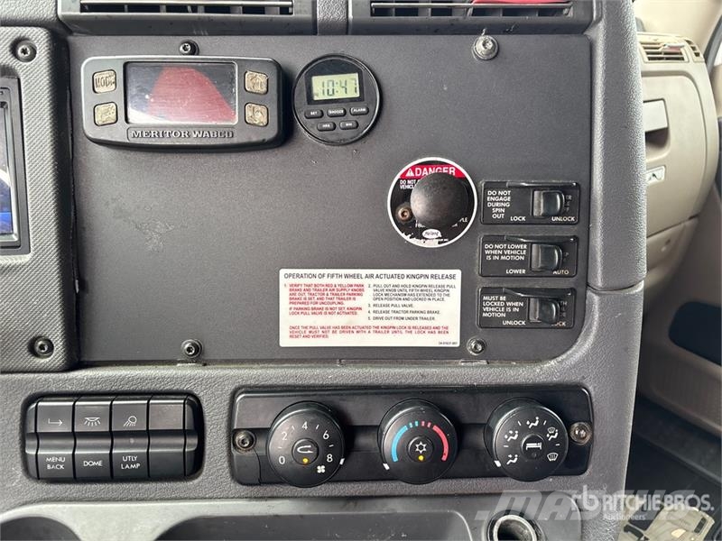 Freightliner Cascadia 125 6x4 T/A Sleeper Truck Tractor Naudoti vilkikai