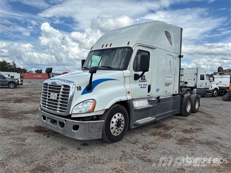 Freightliner Cascadia 125 6x4 T/A Sleeper Truck Tractor Naudoti vilkikai