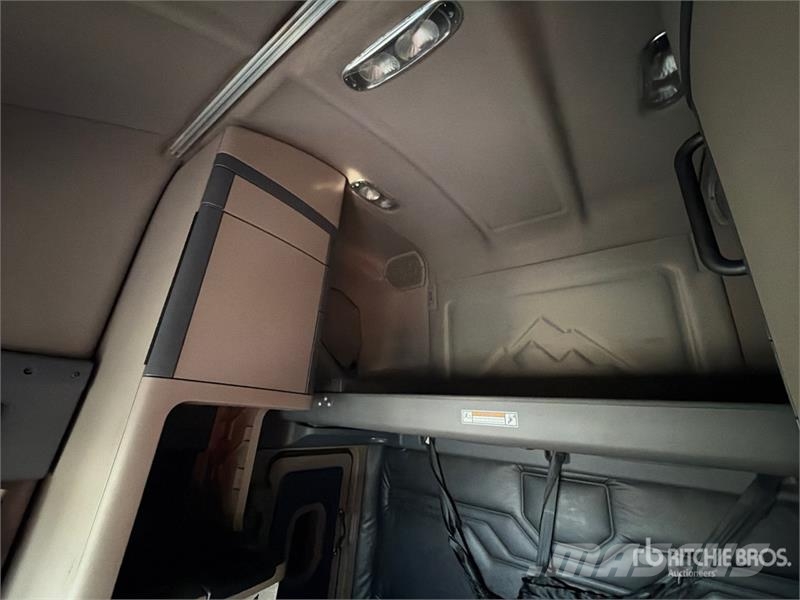 Freightliner Cascadia 125 6x4 T/A Sleeper Truck Tractor Sattelzugmaschinen