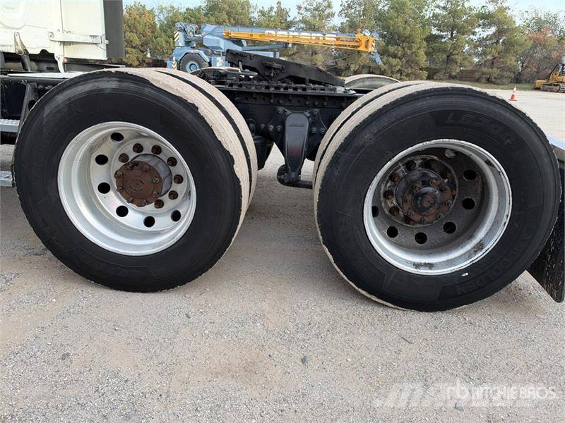 Freightliner Cascadia 125 6x4 T/A Sleeper Truck Tractor Sattelzugmaschinen