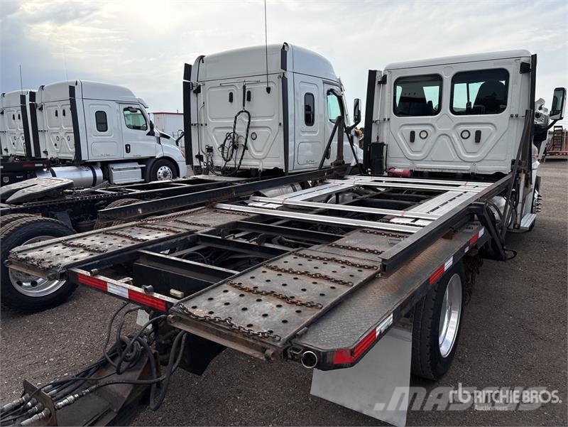 Freightliner Cascadia 113 Trasportatore per veicoli