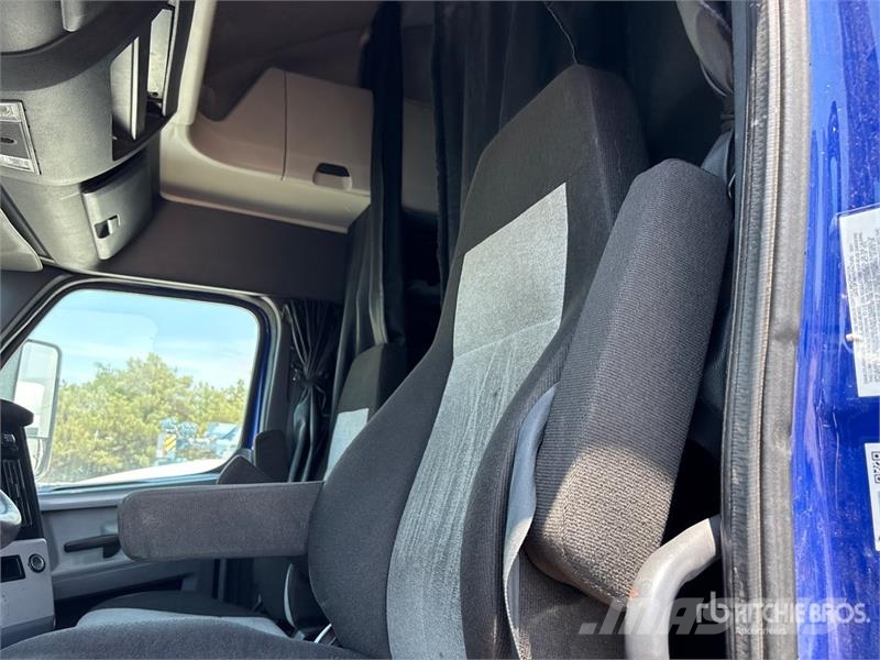Freightliner Cascadia 126 6x4 T/A Sleeper Truck Tractor Τράκτορες