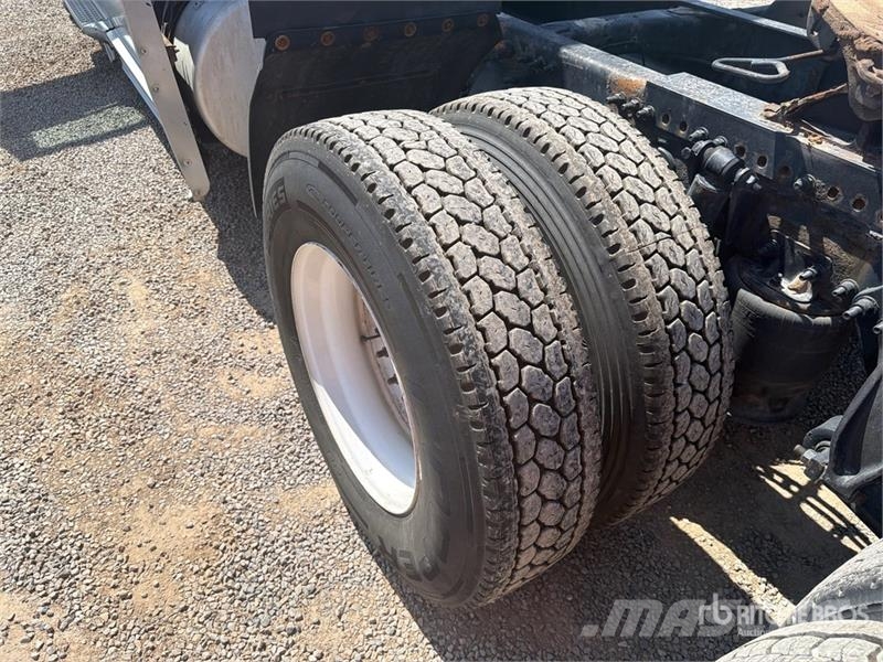 Freightliner Cascadia 125 6x4 T/A Sleeper Truck Tractor 中古トラクターヘッド | トレーラーヘッド