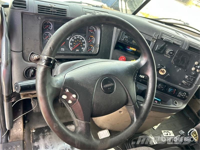 Freightliner Cascadia 125 6x4 T/A Sleeper Truck Tractor Sattelzugmaschinen