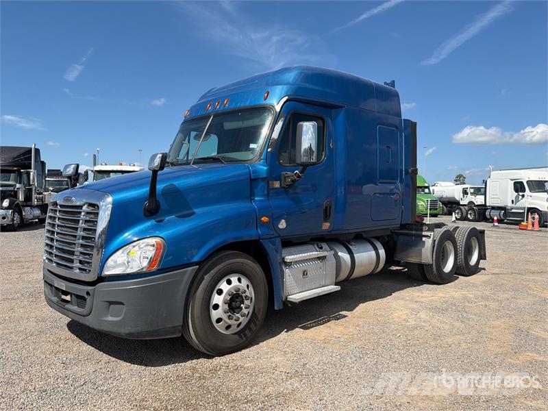 Freightliner Cascadia 125 6x4 T/A Sleeper Truck Tractor Vilcēji