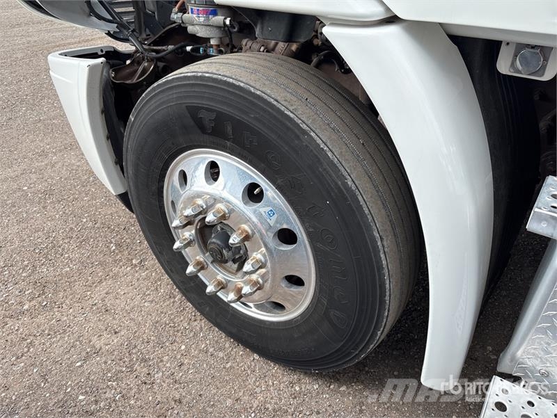 Freightliner Cascadia 113 Trasportatore per veicoli