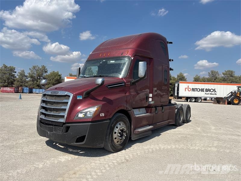 Freightliner Cascadia 126 6x4 T/A Sleeper Truck Tractor Tegljači