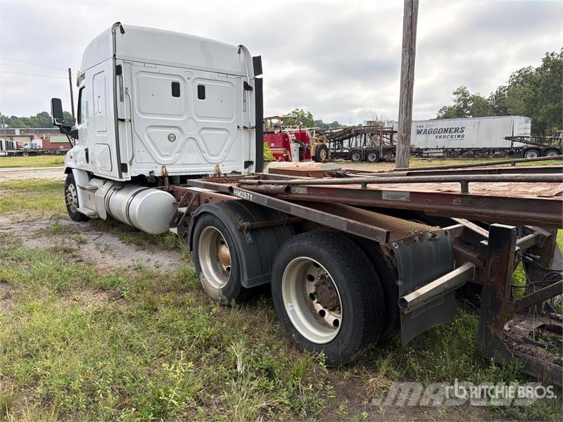 Freightliner Cascadia 113 6x4 Sleeper Car Carrier Truck Trasportatore per veicoli