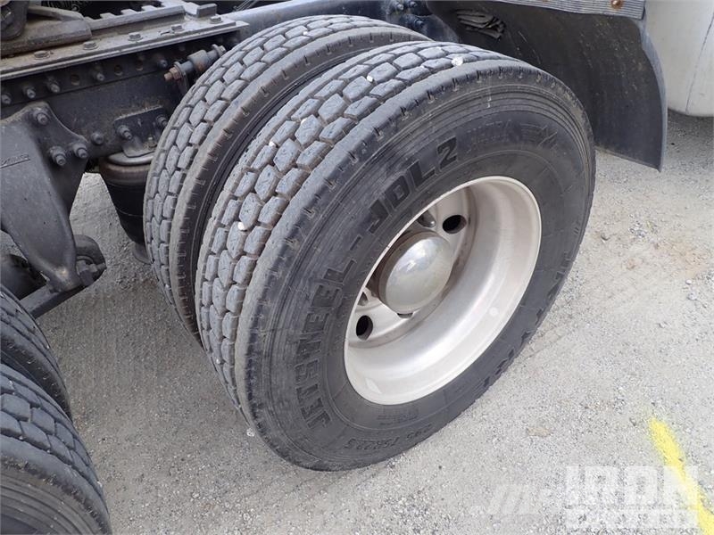 Freightliner Cascadia 125 6x4 T/A Sleeper Truck Tractor Vilcēji