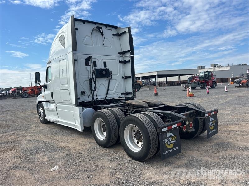 Freightliner Cascadia 125 6x4 T/A Sleeper Truck Tractor Tegljači