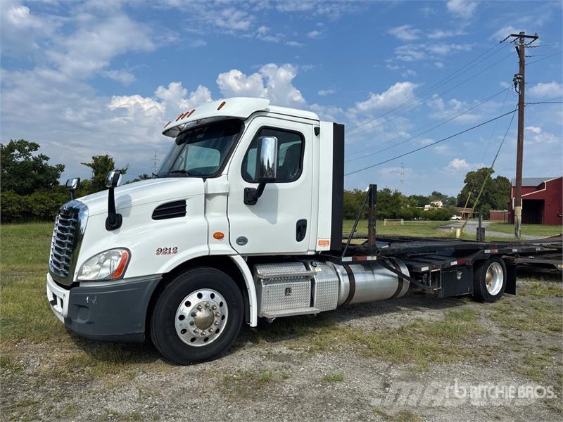 Freightliner Cascadia 113 Camiones portacoches