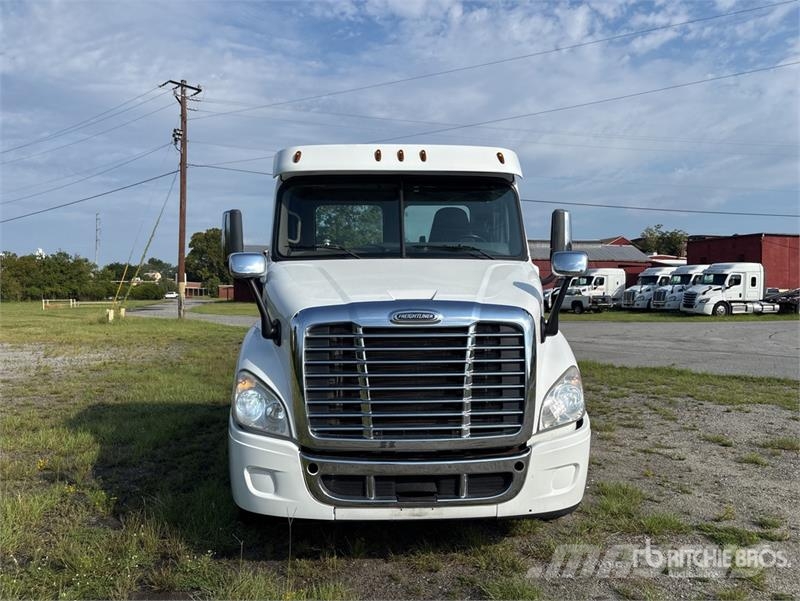 Freightliner Cascadia 113 Camiones portacoches