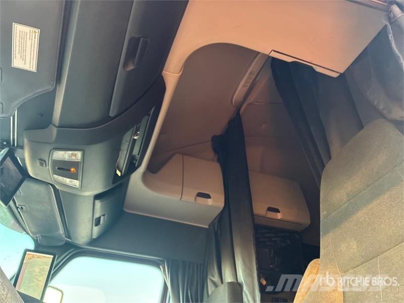 Freightliner Cascadia 126 Седельные тягачи