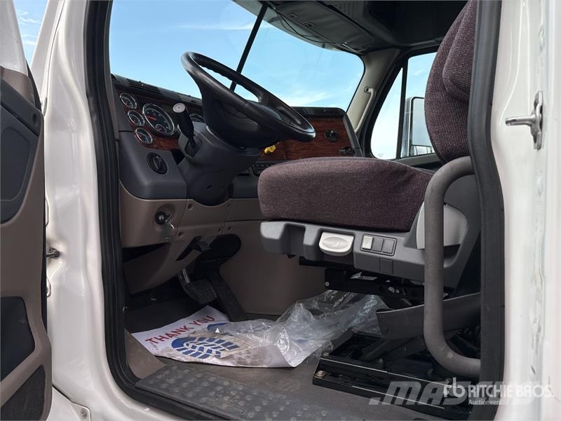 Freightliner Cascadia 113 Trasportatore per veicoli
