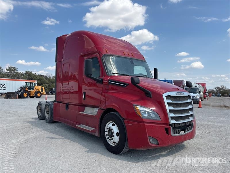 Freightliner Cascadia 126 6x4 T/A Sleeper Truck Tractor Tahače