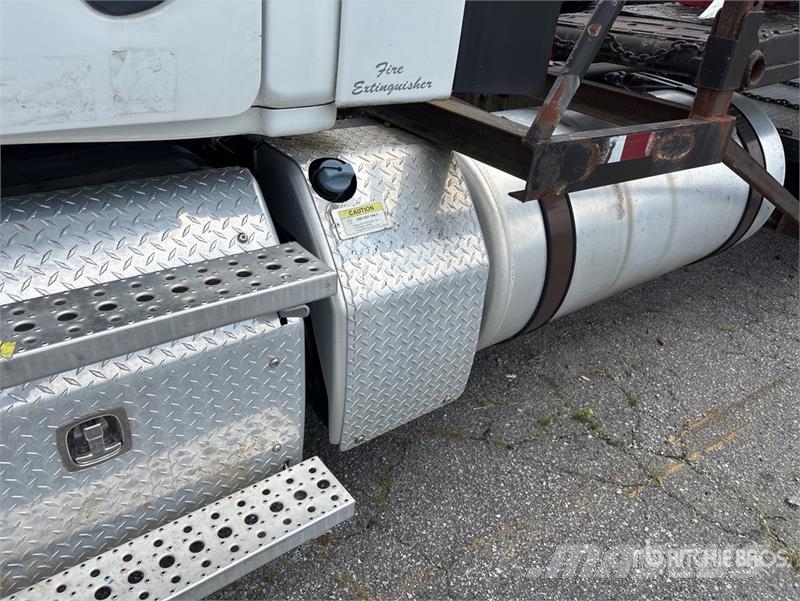 Freightliner Cascadia 113 Camiones portavehículos