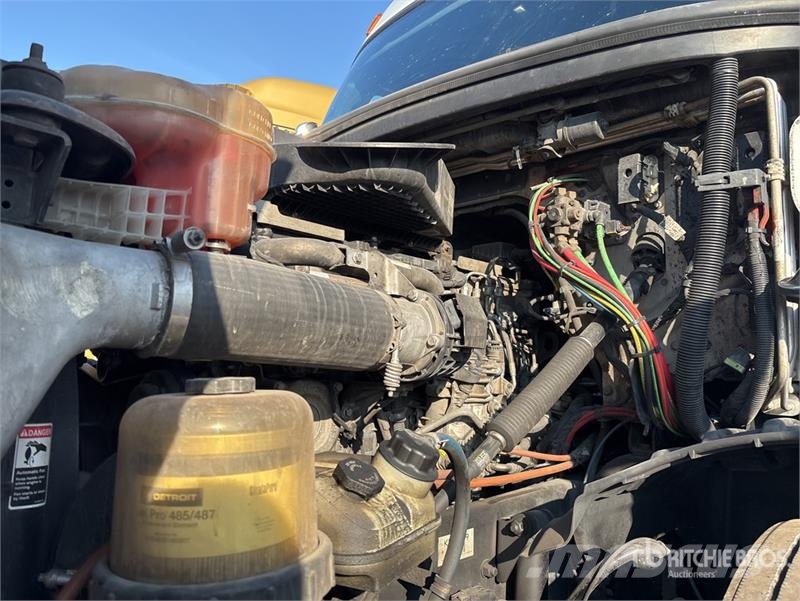 Freightliner Cascadia 126 6x4 T/A Sleeper Truck Tractor 트랙터 유닛