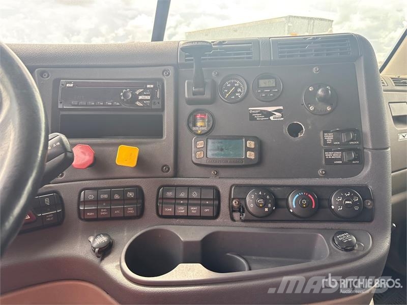 Freightliner Cascadia 125 6x4 T/A Sleeper Truck Tractor Tegljači