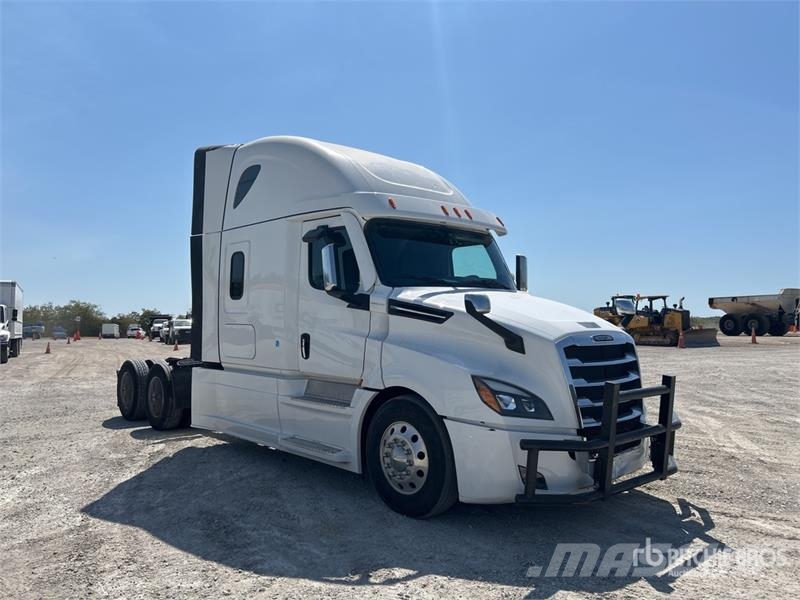 Freightliner Cascadia 126 6x4 T/A Sleeper Truck Tractor Tegljači