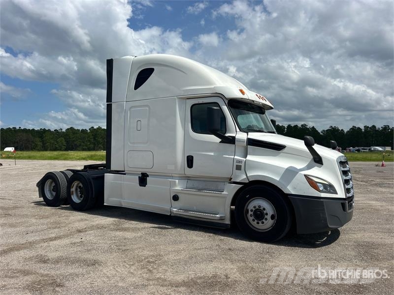 Freightliner Cascadia 126 6x4 T/A Sleeper Truck Tractor Tegljači