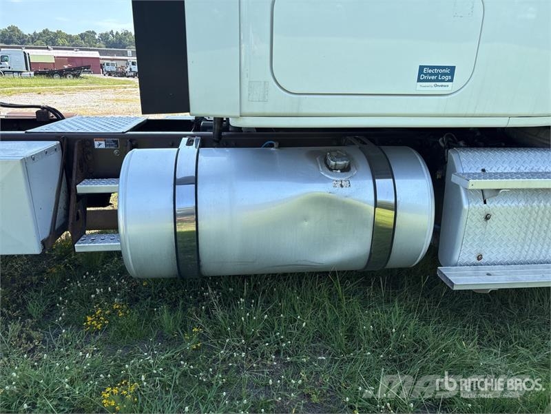 Freightliner Cascadia 113 6x4 Sleeper Car Carrier Truck Car carriers