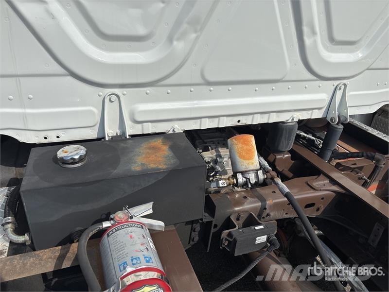 Freightliner Cascadia 113 Camiones portacoches