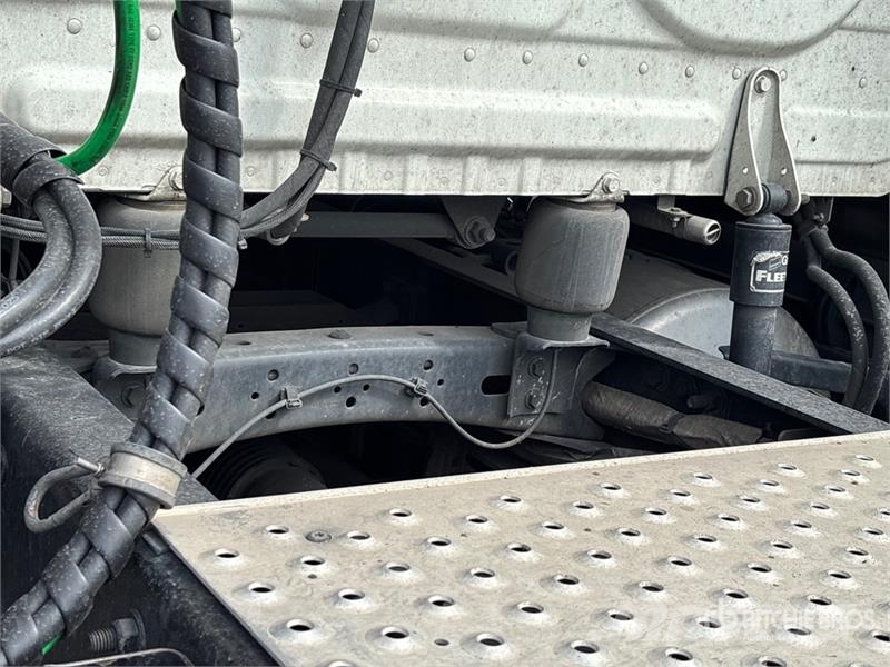 Freightliner Cascadia 125 6x4 T/A Sleeper Truck Tractor Naudoti vilkikai