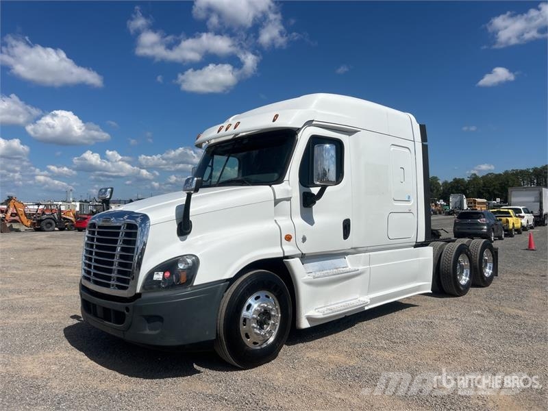 Freightliner Cascadia 125 6x4 T/A Sleeper Truck Tractor Nyergesvontatók