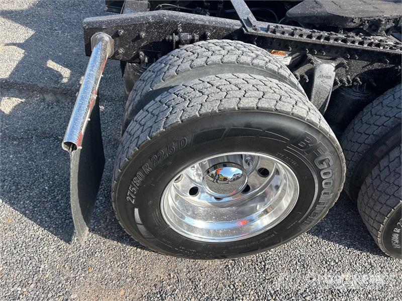Freightliner Cascadia 126 6x4 T/A Sleeper Truck Tractor Trekkers