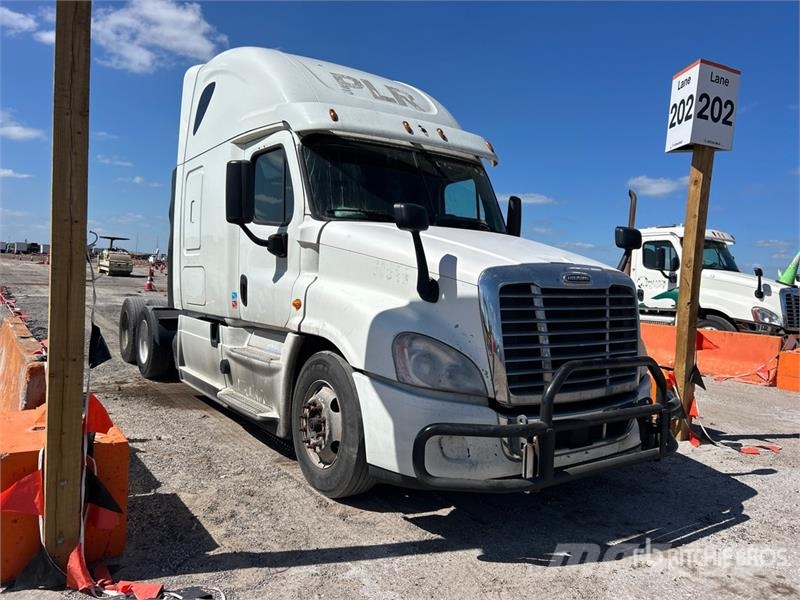 Freightliner Cascadia 125 6x4 T/A Sleeper Truck Tractor (Inoper Cavalos mecânicos