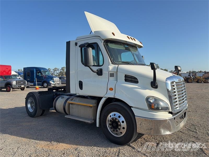 Freightliner Cascadia 113 Vetopöytäautot