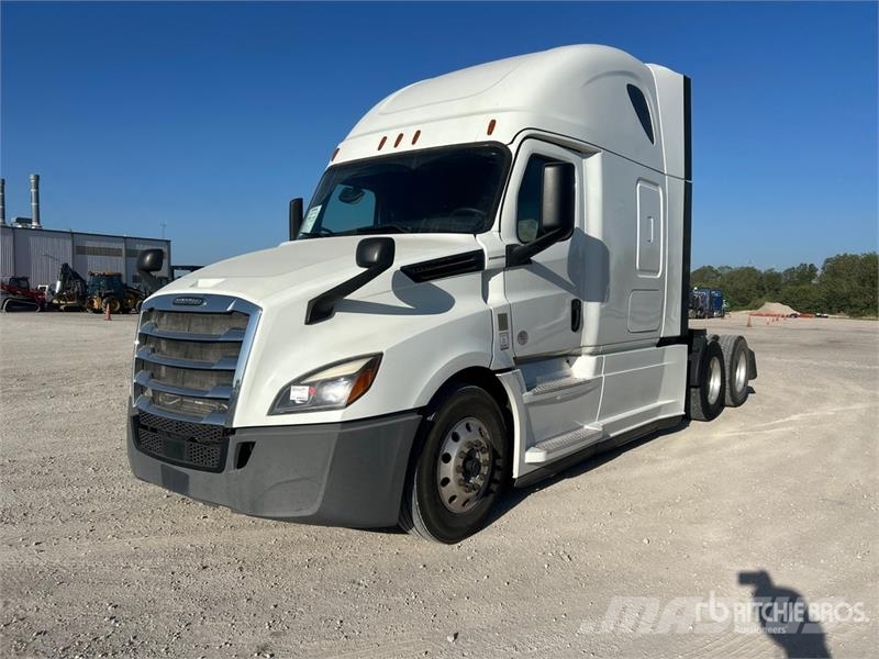 Freightliner Cascadia 126 6x4 T/A Sleeper Truck Tractor Tegljači