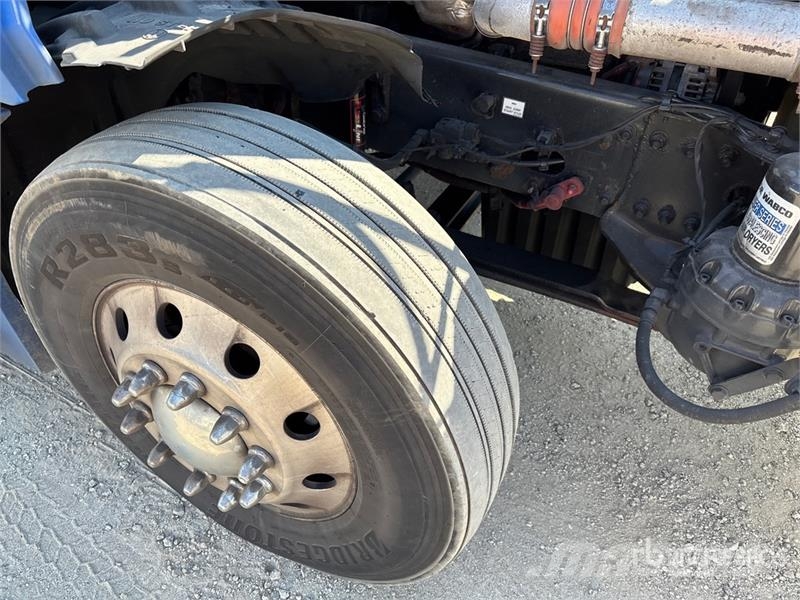Freightliner Cascadia T/A Sleeper Truck Tractor 6x4 T/A Sleeper Tractor Units