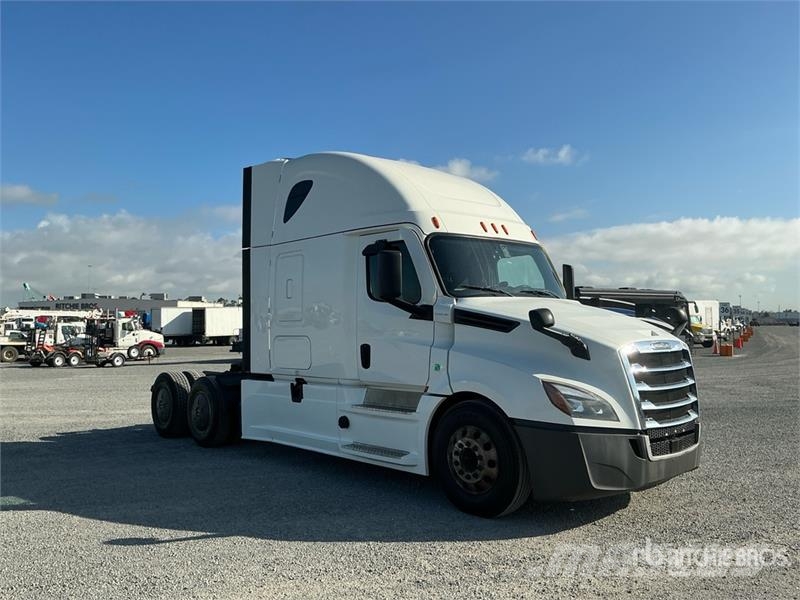 Freightliner Cascadia 126 6x4 T/A Sleeper Truck Tractor Седельные тягачи