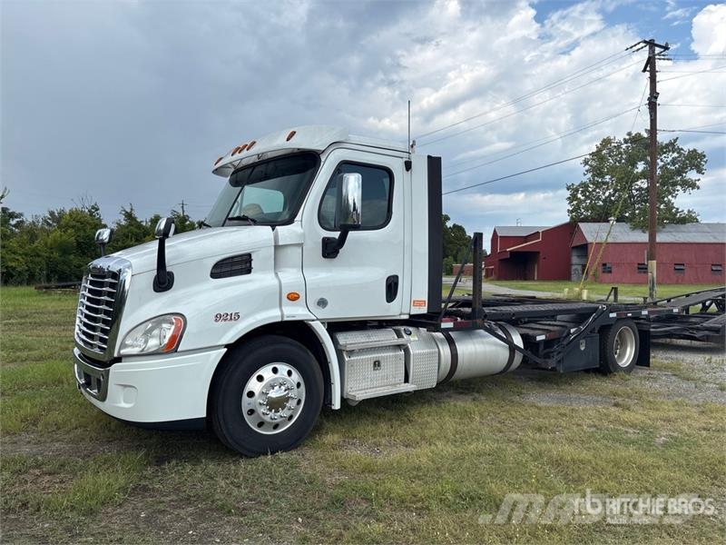 Freightliner Cascadia 113 Camiones portavehículos