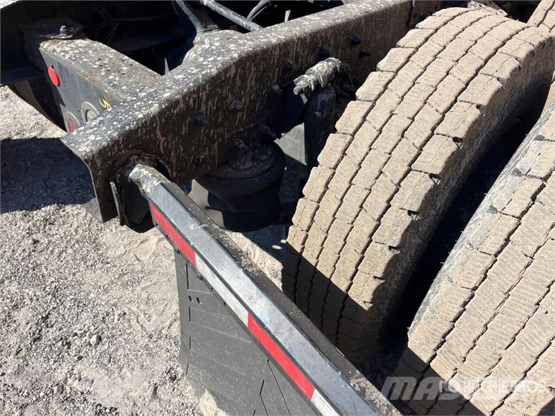 Freightliner Cascadia 126 6x4 T/A Sleeper Truck Tractor (Inoper Cabezas tractoras