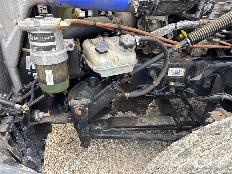 Freightliner Cascadia 126 6x4 T/A Sleeper Truck Tractor Tegljači