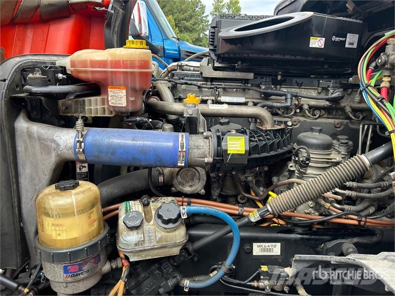 Freightliner Cascadia 126 6x4 T/A Sleeper Truck Tractor (Inoper Tractor Units