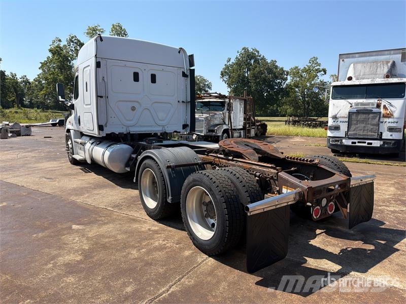 Freightliner Cascadia 113 6x4 Sleeper Car Carrier Truck Camiones portacoches